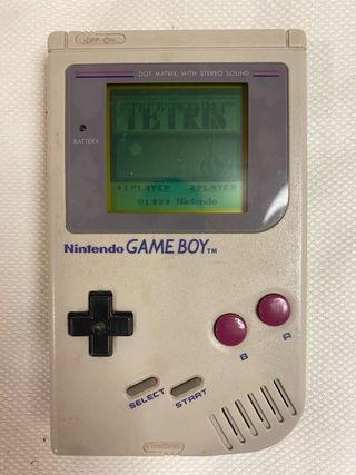 Nintendo Game Boy con juegos y accesorios