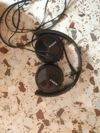 Auriculares negros diadema