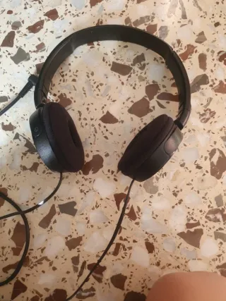 Auriculares negros diadema