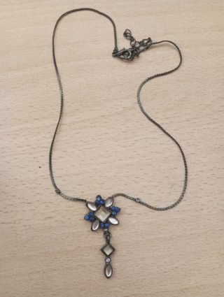 Collanina pietrine bianche e blu