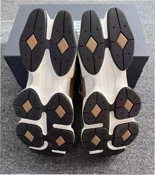 New Balance 9060 T.36 Beige/Marrón