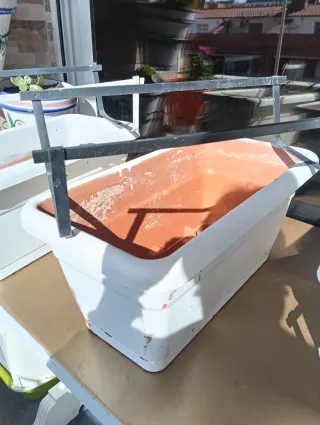 3 jardineras blancas de plástico