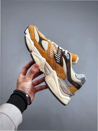 New Balance 9060 T.36 Beige/Marrón