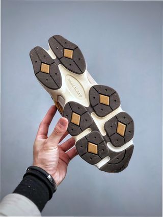 New Balance 9060 T.36 Beige/Marrón