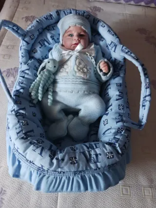Bebé Reborn con Moisés