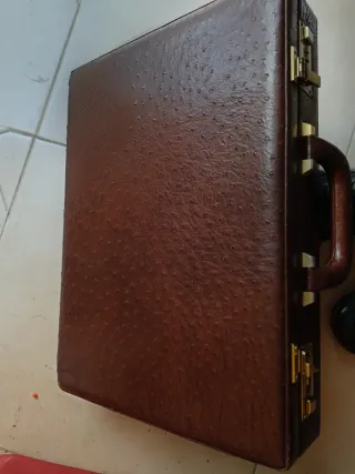 Maletín de piel con combinación