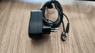 Teclado Casio con soporte y cargador