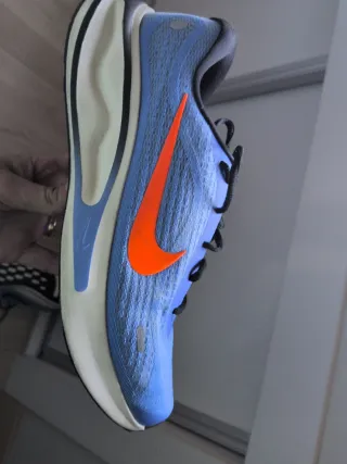 Zapatillas Nike Azules y Naranjas