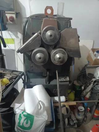 Curvadora de tubos industrial