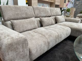 Sofá con chaise longue de diseño moderno