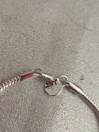Pulsera de plata con charm stranger things nueva