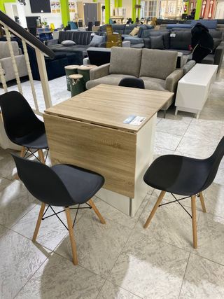 Mesa de comedor extensible con 4 sillas