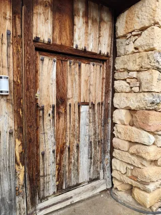 Portón Madera Pino y Álamo Negro