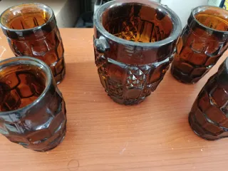 Juego 7 vasos ámbar antiguos