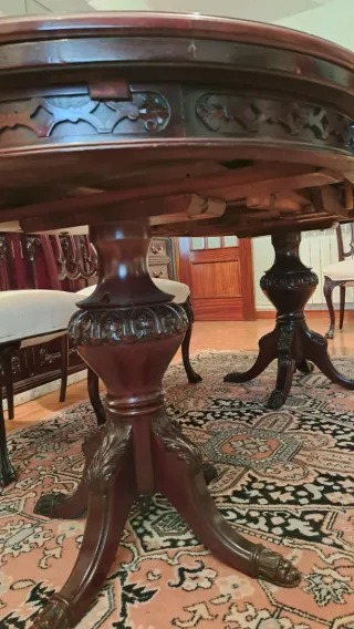 Mesa ovalada extensible y 6 sillas madera