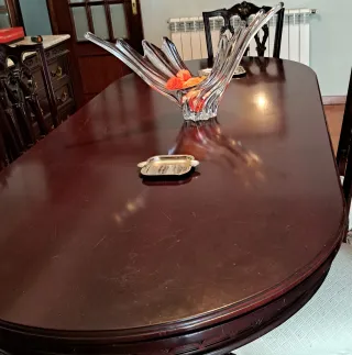 Mesa ovalada extensible y 6 sillas madera