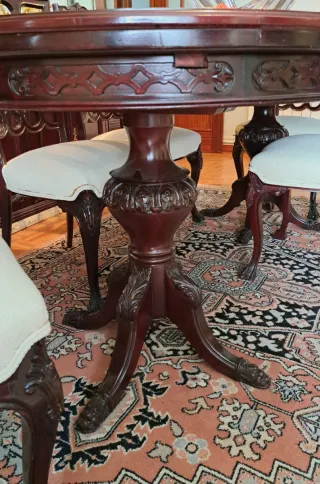 Mesa ovalada extensible y 6 sillas madera