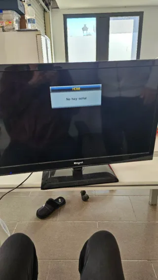 Televisor Engel Negro 60 cm diagonal. 55 cm ancho.