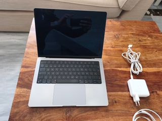 MacBook Pro 14 M1 Pro + AirPods 3