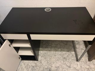 Escritorio MICKE Ikea pasacables, cajones estantes