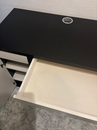 Escritorio MICKE Ikea pasacables, cajones estantes