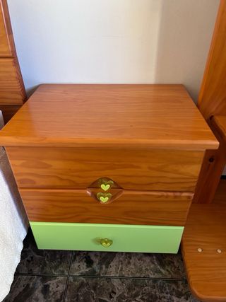 Mesita de noche juvenil