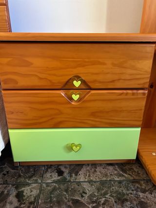 Mesita de noche juvenil