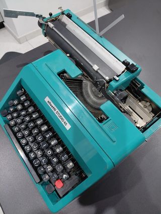 Máquina de escribir Olivetti Studio 45 Vintage