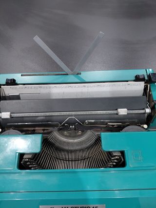 Máquina de escribir Olivetti Studio 45 Vintage