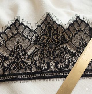 Pizzo Nero Pregiato - Striscia 3 metri - Alto 24 c