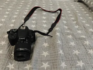 Cámara Canon EOS 100D + Objetivo EF-S 18-55mm