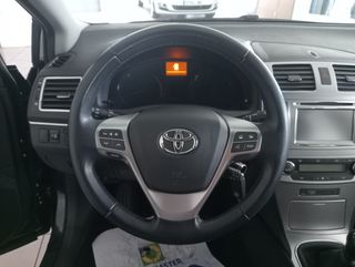 Toyota Avensis 2012