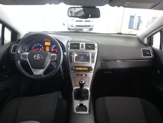 Toyota Avensis 2012
