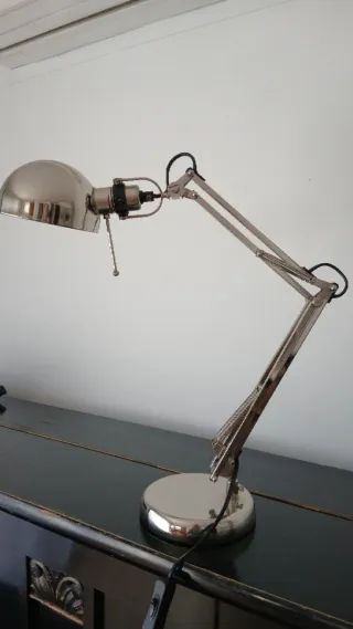 Lámpara de escritorio metálica Ikea