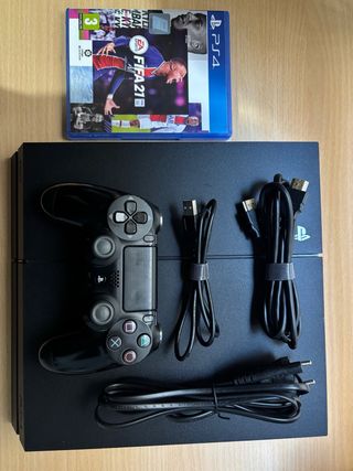 PS4 (PlayStation 4) Negra + FIFA 21