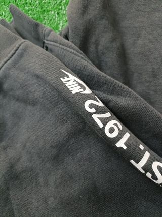 Pantalon Nike Color Gris y Fucsia Talla M.