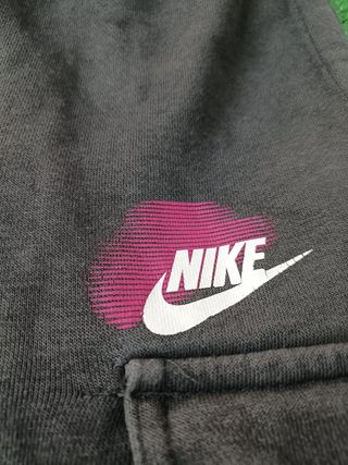 Pantalon Nike Color Gris y Fucsia Talla M.