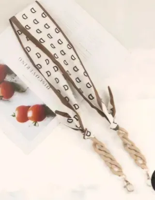 Cadena pañuelo gafas D marron y blanco