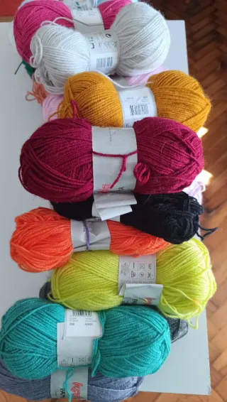 Lote de Ovillos Katia FAMA lana acrílica