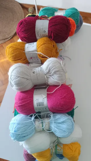 Lote de Ovillos Katia FAMA lana acrílica