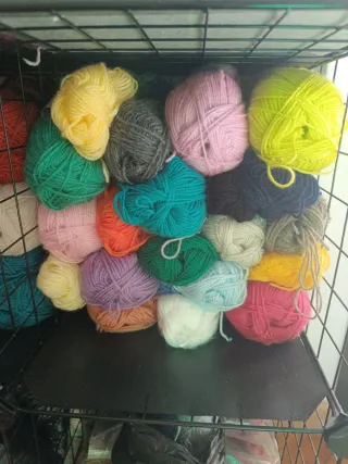 Lote de Ovillos Katia FAMA lana acrílica