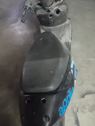 Moto Scooter Negra y Azul