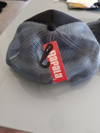 Gorra Rapala Negra y Gris Y roja y gris.