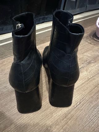 Botines negros Stradivarius piel T39