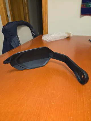 Guardamanos Derecho Triumph Tiger Negro