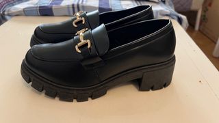 Mocasines mujer Bonanova con hebilla dorada