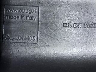 Bolso O bag negro con cadena