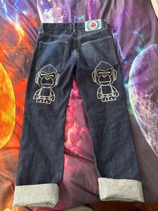 Pantalones vaqueros con estampado de mono