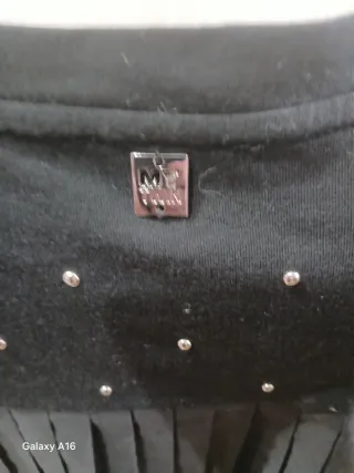 Maglia nera con micro strass