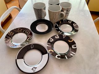 Juego 4 mugs grandes cafe/leche/batido y un platit